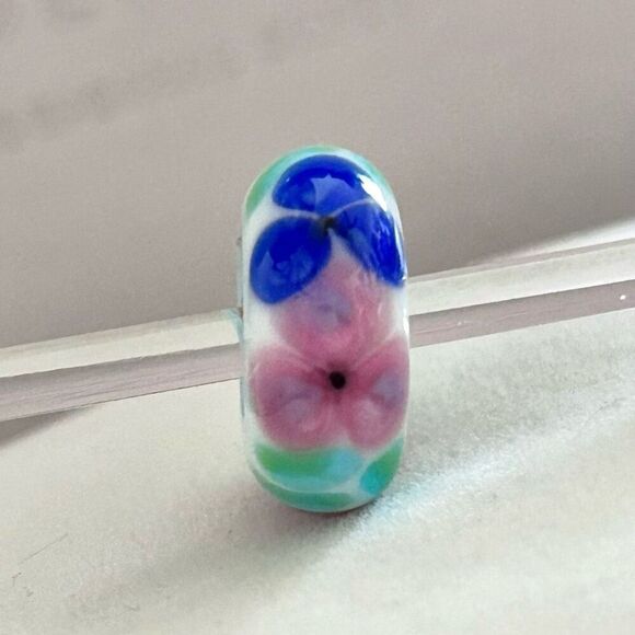 TROLLBEADS French Anemone Flower Bead 2022 LAA 925S NEW! Blue Pink Green - Picture 1 of 6